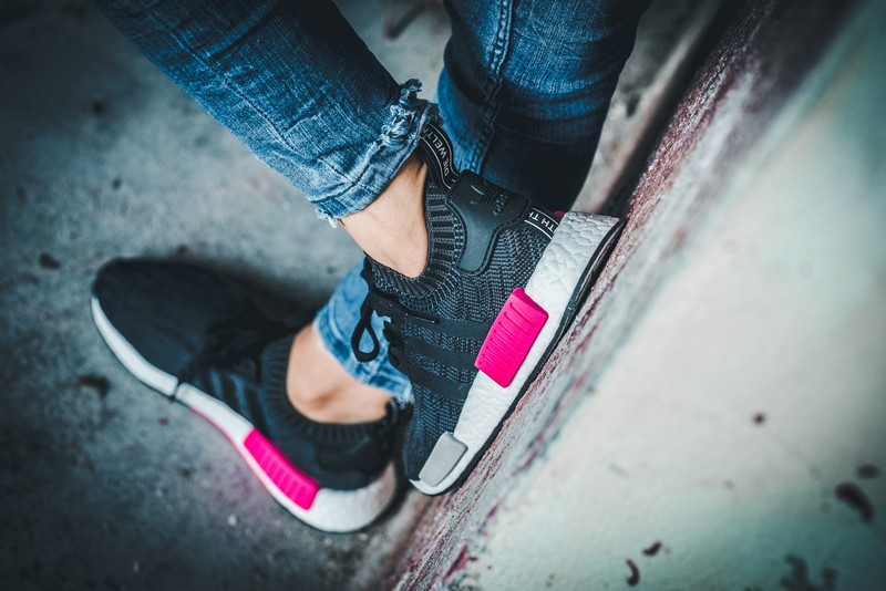 Adidas nmd r1 primeknit pink and black hotsell